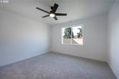 306 19th St, Springfield, OR 97477 - Photo 15