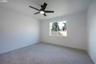 306 19th St, Springfield, OR 97477 - Photo 15