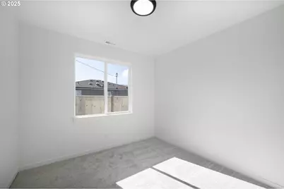 306 19th St, Springfield, OR 97477 - Photo 19