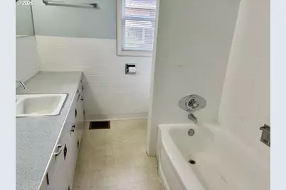 3636 NE Wasco St, Portland, OR 97232 - Photo 9