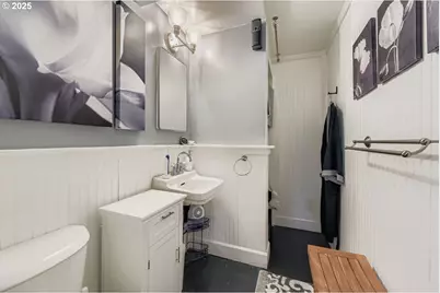 10311 NE Russell Ct, Portland, OR 97220 - Photo 27