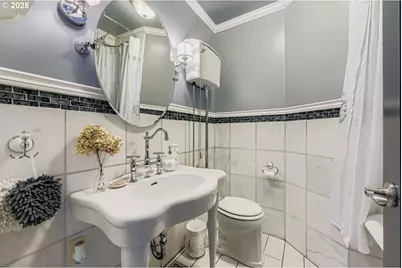 10311 NE Russell Ct, Portland, OR 97220 - Photo 21