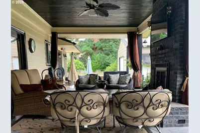 10311 NE Russell Ct, Portland, OR 97220 - Photo 35