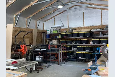 10311 NE Russell Ct, Portland, OR 97220 - Photo 41