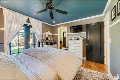 10311 NE Russell Ct, Portland, OR 97220 - Photo 17