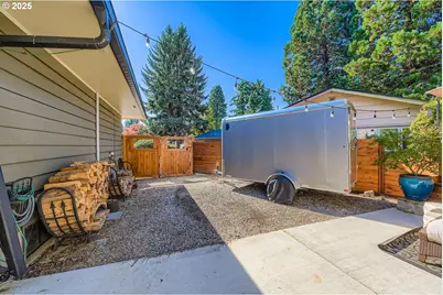 10311 NE Russell Ct, Portland, OR 97220 - Photo 43