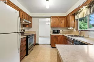 3359 SE Pine St, Hillsboro, OR 97123 - Photo 9