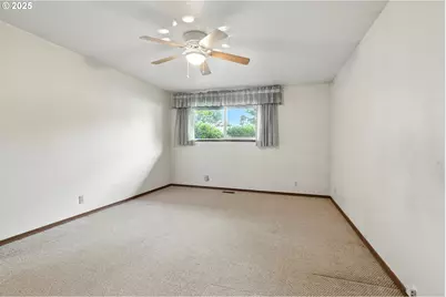 3359 SE Pine St, Hillsboro, OR 97123 - Photo 25