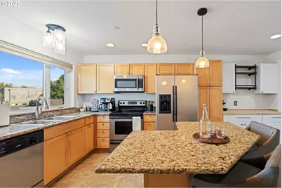 990 W 8th Pl, The Dalles, OR 97058 - Photo 11