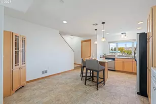 990 W 8th Pl, The Dalles, OR 97058 - Photo 9