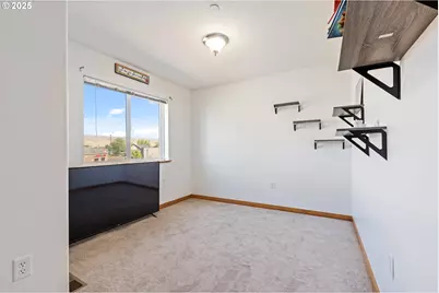 990 W 8th Pl, The Dalles, OR 97058 - Photo 25
