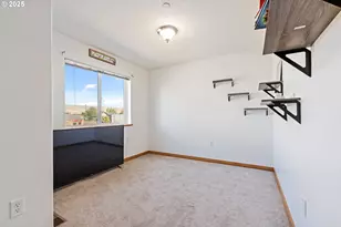 990 W 8th Pl, The Dalles, OR 97058 - Photo 25