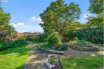 3755 Julia Loop, Eugene, OR 97404 - Photo 35