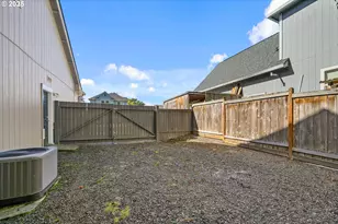 3755 Julia Loop, Eugene, OR 97404 - Photo 37