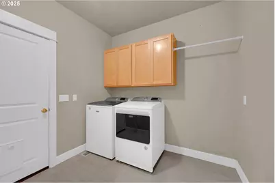 3755 Julia Loop, Eugene, OR 97404 - Photo 31