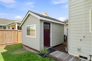 1947 N Knott Ct, Canby, OR 97013 - Photo 37
