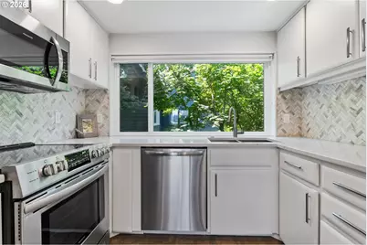 118 N Hayden Bay Dr, Portland, OR 97217 - Photo 11