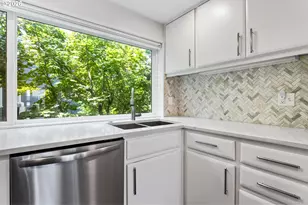 118 N Hayden Bay Dr, Portland, OR 97217 - Photo 13