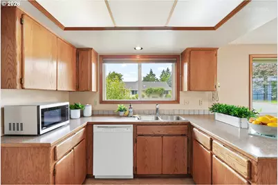 462 NE 24th Ave, Hillsboro, OR 97124 - Photo 9