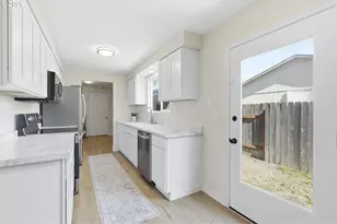 792 SE Cedar St, Dundee, OR 97115 - Photo 13