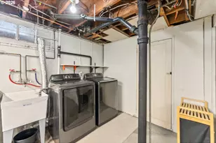 11282 SE Pine Ct, Portland, OR 97216 - Photo 19
