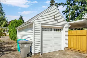 11282 SE Pine Ct, Portland, OR 97216 - Photo 27