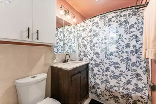 11282 SE Pine Ct, Portland, OR 97216 - Photo 13