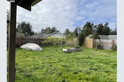 2385 19th St, Florence, OR 97439 - Photo 33