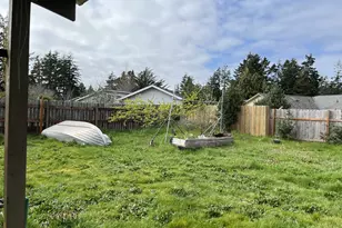 2385 19th St, Florence, OR 97439 - Photo 33