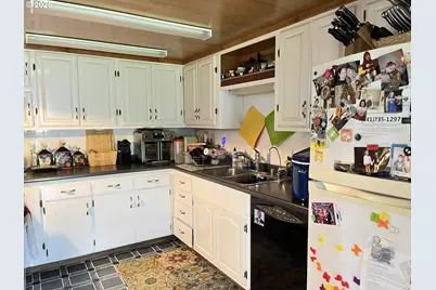 2385 19th St, Florence, OR 97439 - Photo 15