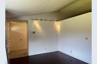 2385 19th St, Florence, OR 97439 - Photo 7