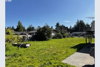 2385 19th St, Florence, OR 97439 - Photo 39