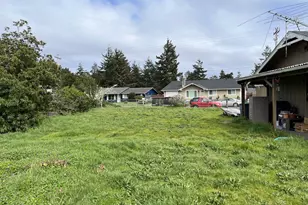 2385 19th St, Florence, OR 97439 - Photo 35