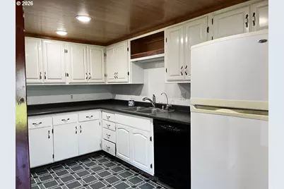 2385 19th St, Florence, OR 97439 - Photo 15