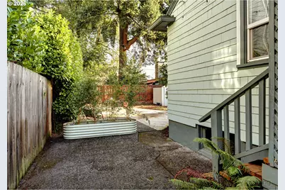 2416 NE 32nd Ct, Portland, OR 97212 - Photo 17