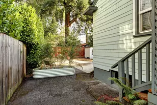 2416 NE 32nd Ct, Portland, OR 97212 - Photo 17