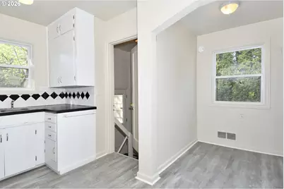 7020 NE Halsey St, Portland, OR 97213 - Photo 9