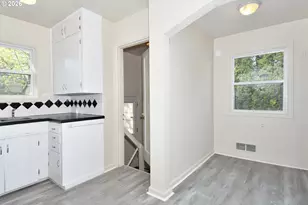 7020 NE Halsey St, Portland, OR 97213 - Photo 9