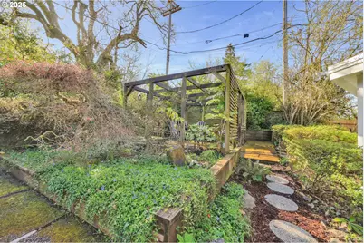 1925 E 26th Ave, Eugene, OR 97403 - Photo 39