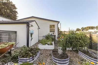 620 E 2nd St, Yamhill, OR 97148 - Photo 23