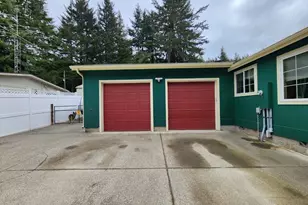 2420 Jefferson St, Port Orford, OR 97465 - Photo 3