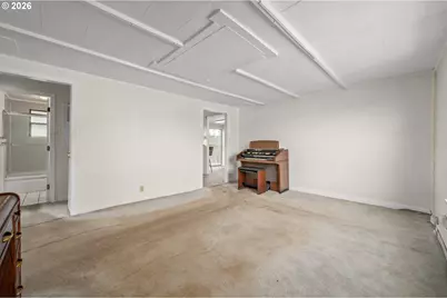 1995 J St, Springfield, OR 97477 - Photo 3