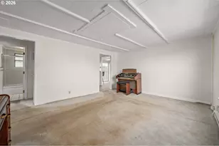 1995 J St, Springfield, OR 97477 - Photo 3