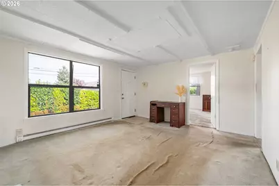 1995 J St, Springfield, OR 97477 - Photo 5