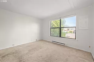 1995 J St, Springfield, OR 97477 - Photo 15