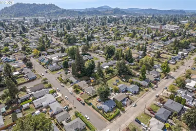 1995 J St, Springfield, OR 97477 - Photo 39