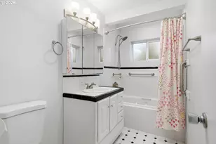 2057 SE 72nd Ave, Portland, OR 97215 - Photo 21