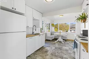 390 S 7th St, Saint Helens, OR 97051 - Photo 9