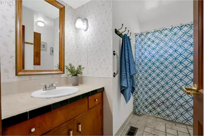 2301 NE 130th Ave, Portland, OR 97230 - Photo 11