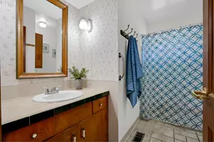 2301 NE 130th Ave, Portland, OR 97230 - Photo 11